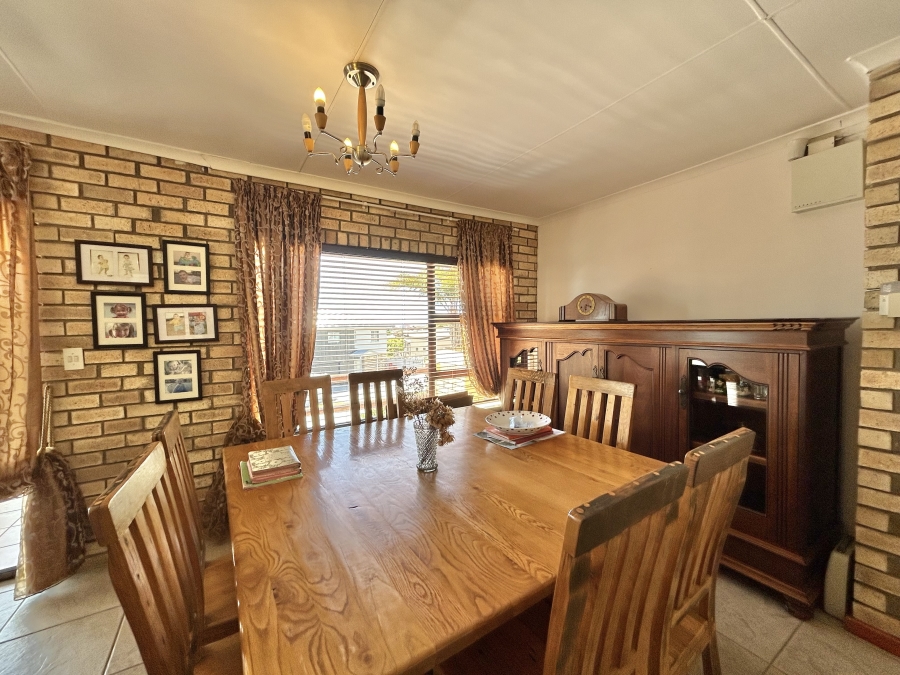 6 Bedroom Property for Sale in Wavecrest Eastern Cape